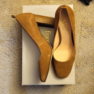 Franco Sarto Brown Suede Ingall Cognac Pump with snake embossed heel 6.5 NIB